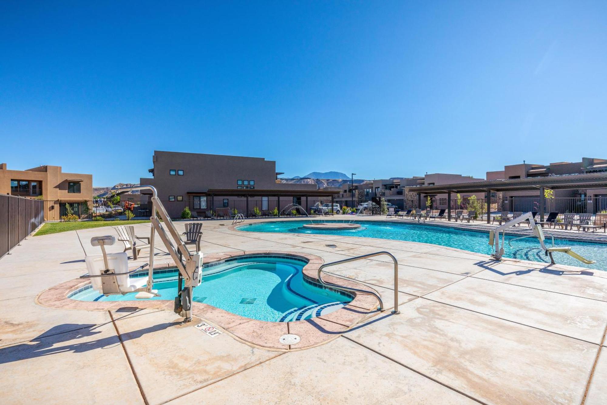 The View At The Escapes Villa St. George Luaran gambar
